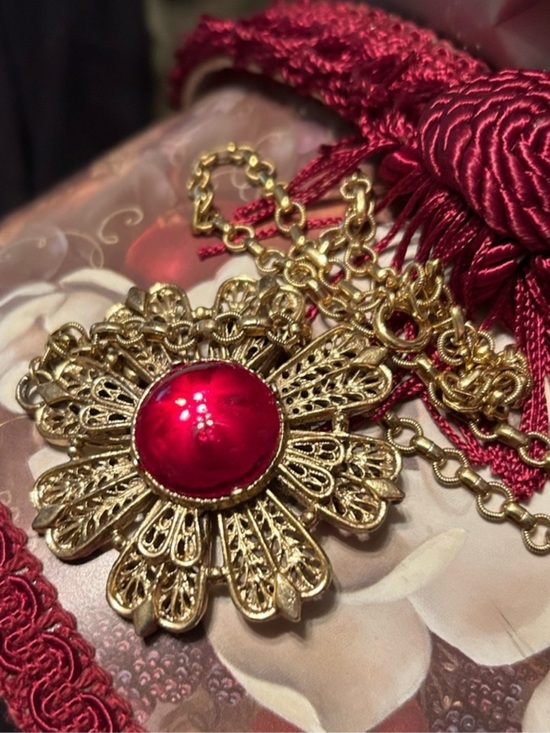 Vintage Jewelry - Vintage Red Glass Pendant Necklace